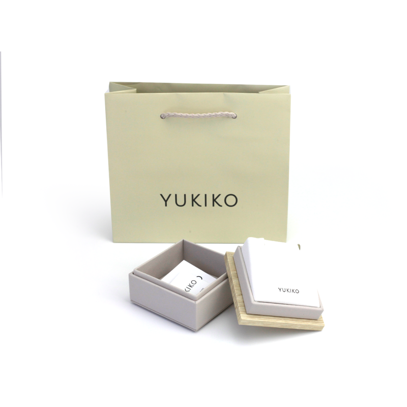 “orecchini con perle in oro 7.50/8mm marca yukiko